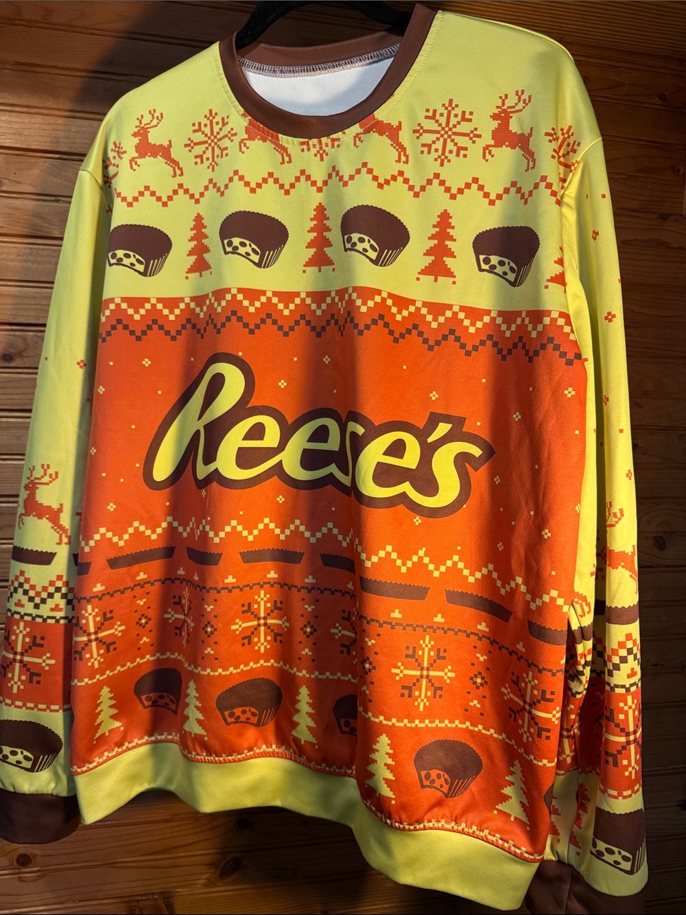 Men's Reese’s Crewneck shirt - Yellow & Orange Festive holiday print